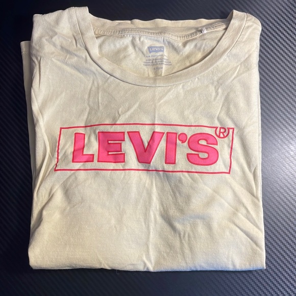 Women’s Levi’s T-shirt - Picture 1 of 4
